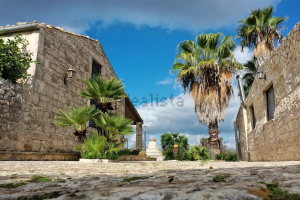 casa indipendente in vendita a Modica