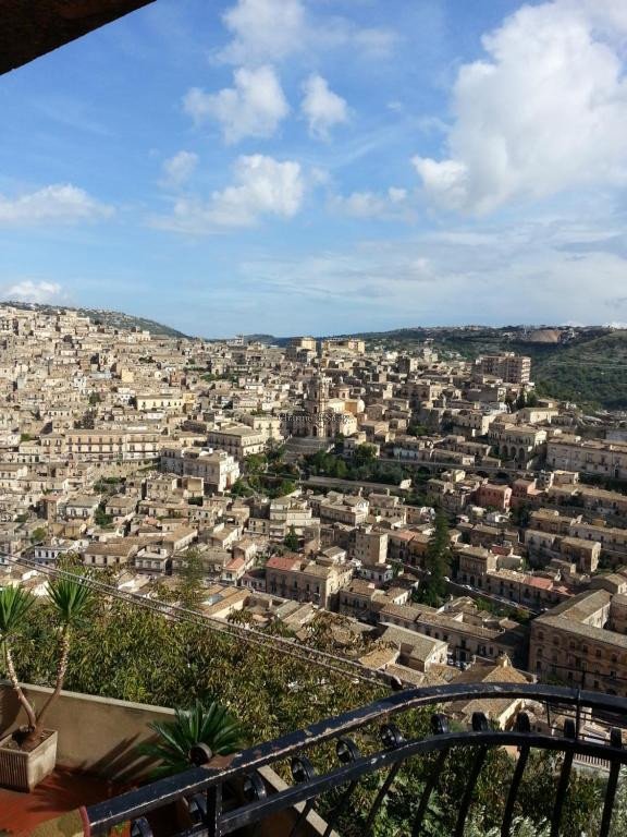 casa indipendente in vendita a Modica in zona Modica Bassa