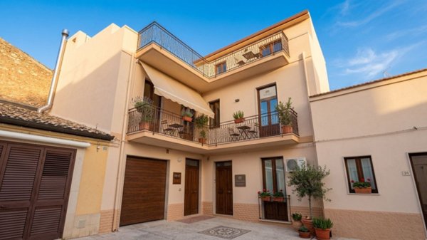 casa indipendente in vendita a Modica in zona Modica Alta