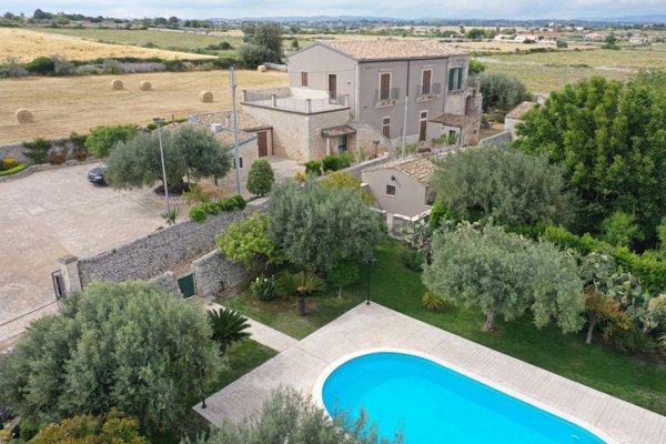 casa indipendente in vendita a Modica