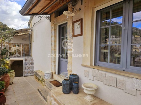 casa indipendente in vendita a Modica in zona Modica Bassa