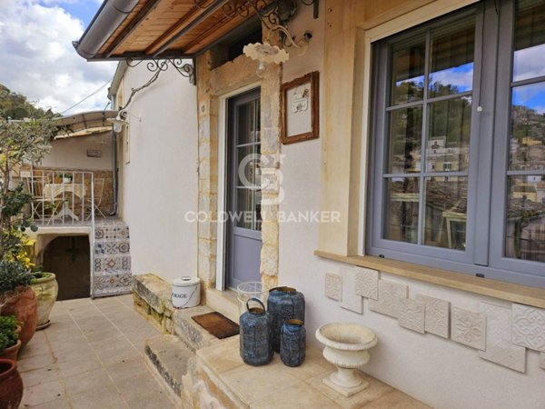 casa indipendente in vendita a Modica in zona Modica Bassa
