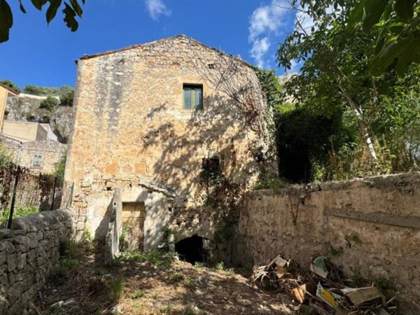 casa indipendente in vendita a Modica in zona Modica Bassa