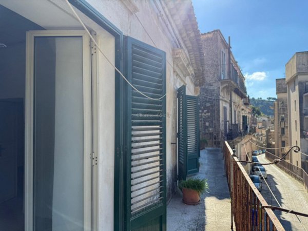 casa indipendente in vendita a Modica in zona Modica Bassa