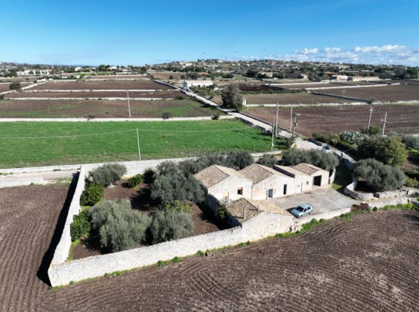 casa indipendente in vendita a Modica