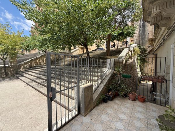 casa indipendente in vendita a Modica in zona Modica Alta