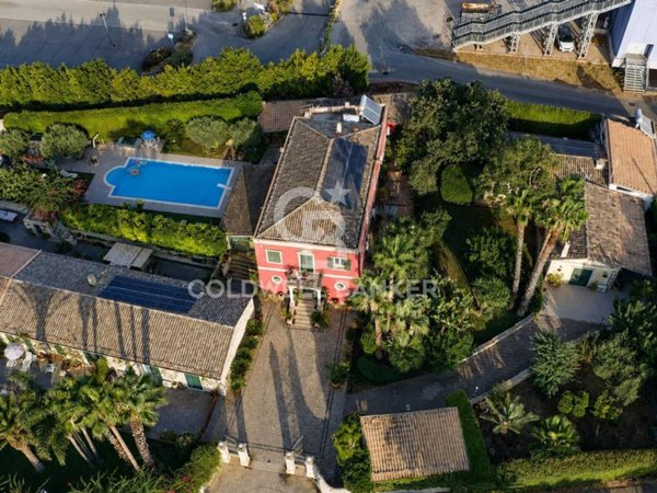casa indipendente in vendita a Modica