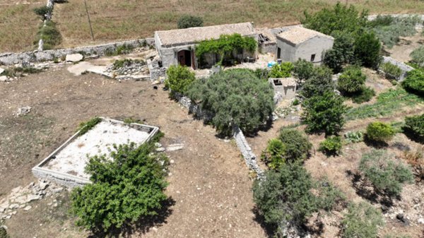 casa indipendente in vendita a Modica