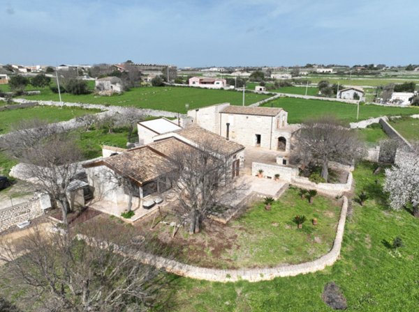 casa indipendente in vendita a Modica