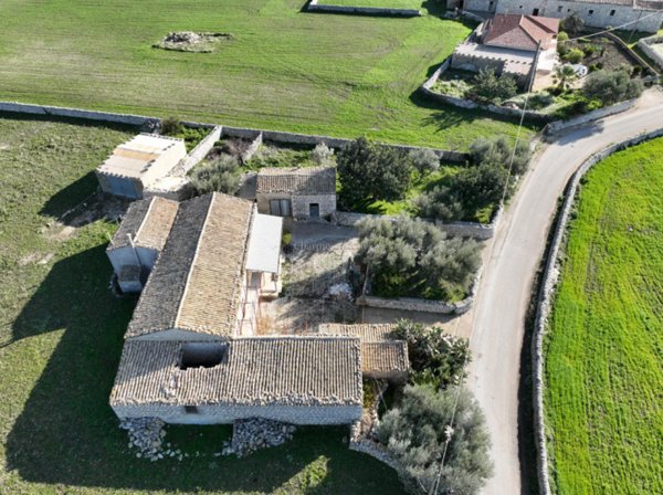casa indipendente in vendita a Modica