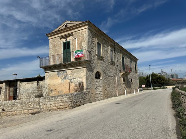 casa indipendente in vendita a Modica in zona Modica Alta