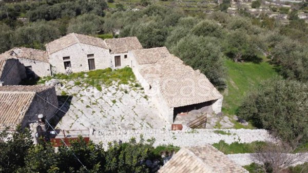 casa indipendente in vendita a Modica in zona Frigintini