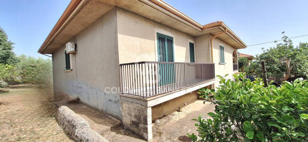 casa indipendente in vendita a Modica