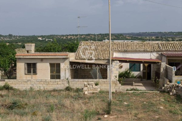 casa indipendente in vendita a Modica
