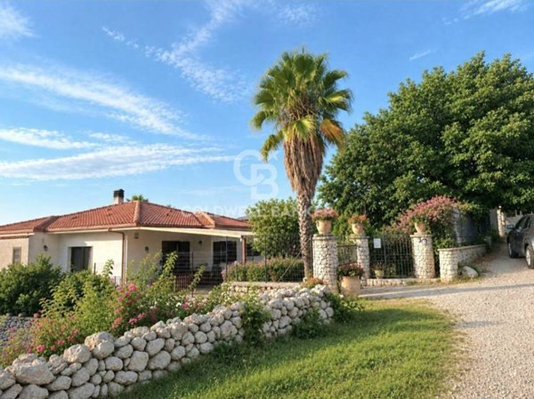 casa indipendente in vendita a Modica