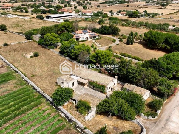 casa indipendente in vendita a Modica