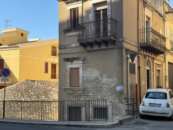 casa indipendente in vendita a Modica in zona Modica Bassa