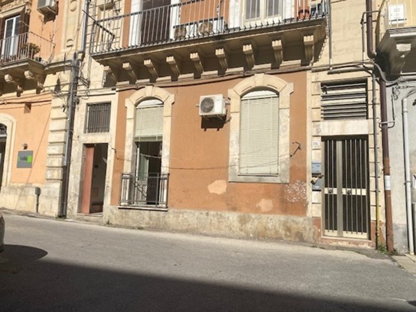 intera palazzina in vendita a Modica in zona Modica Bassa