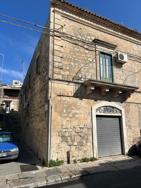 casa indipendente in vendita a Modica in zona Modica Alta