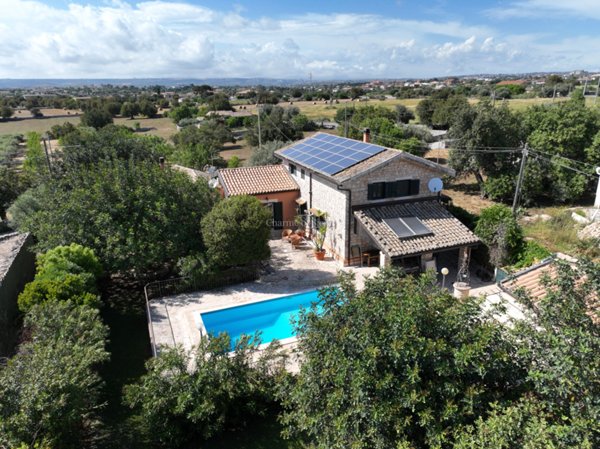 casa indipendente in vendita a Modica