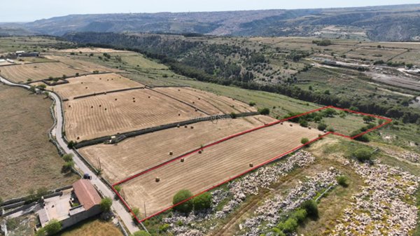 casa indipendente in vendita a Modica in zona Frigintini