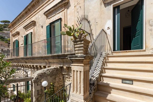 casa indipendente in vendita a Modica in zona Modica Bassa