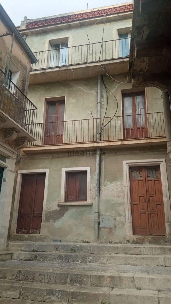 casa indipendente in vendita a Modica in zona Modica Bassa