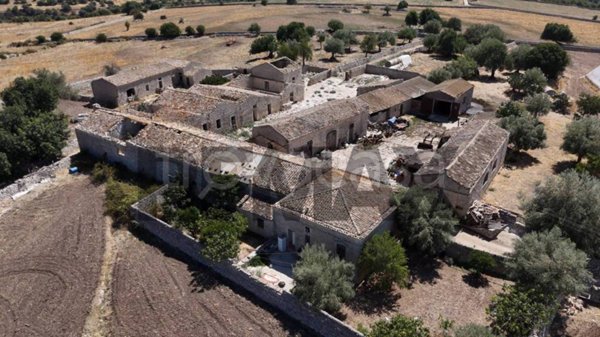 casa indipendente in vendita a Modica in zona Modica Bassa