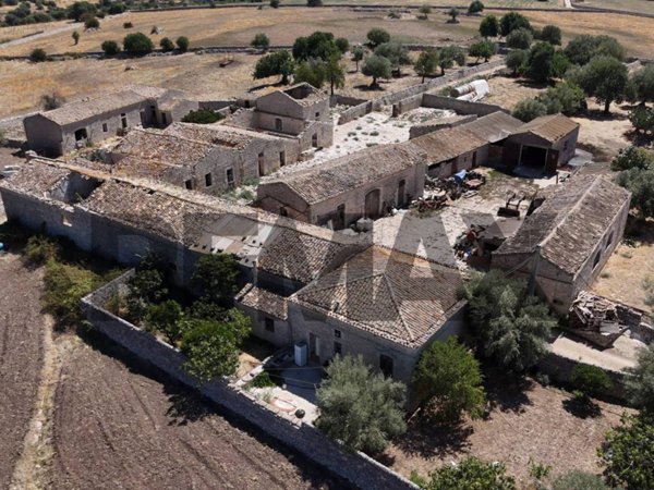 casa indipendente in vendita a Modica in zona Modica Bassa