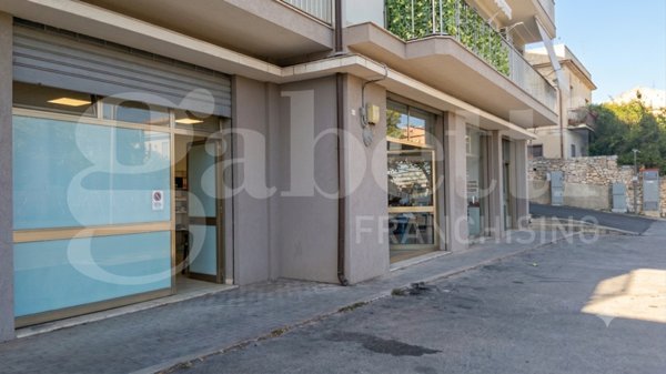 locale commerciale in vendita a Modica in zona Modica Alta