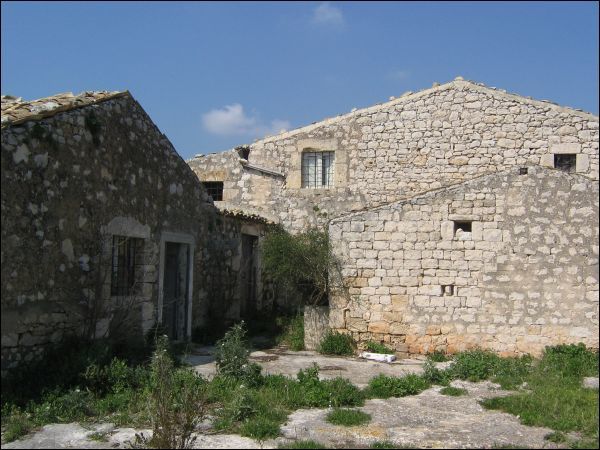 intera palazzina in vendita a Modica
