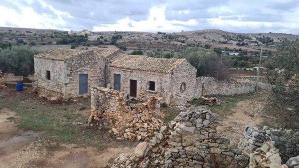 intera palazzina in vendita a Modica