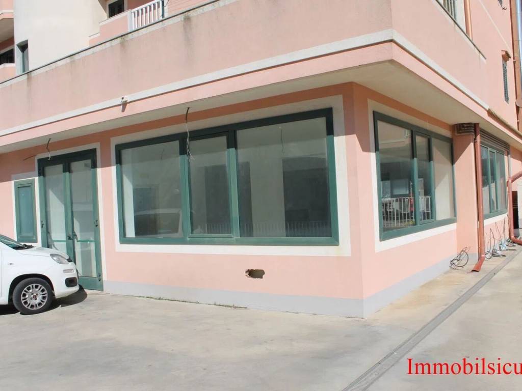 locale commerciale in vendita a Modica in zona Sacro Cuore