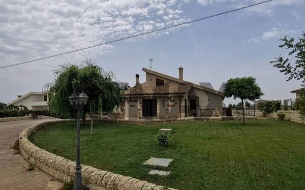 casa indipendente in vendita a Modica