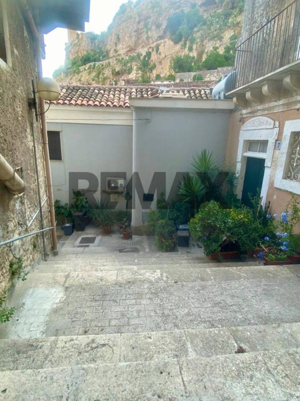 casa indipendente in vendita a Modica in zona Modica Bassa