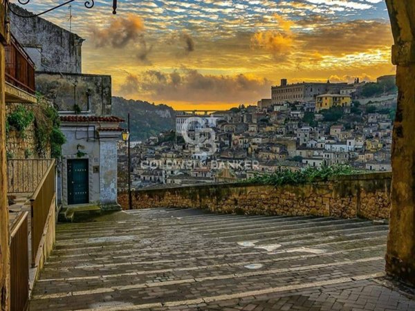casa indipendente in vendita a Modica in zona Modica Bassa