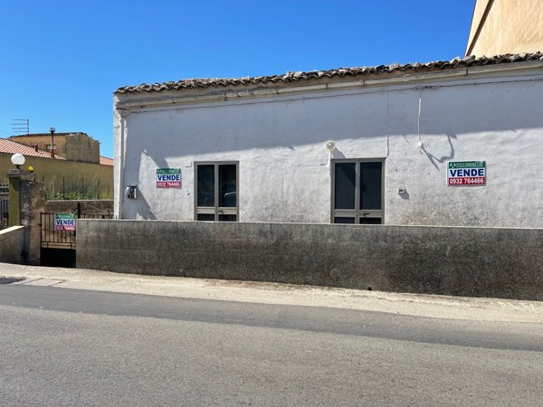 casa indipendente in vendita a Modica