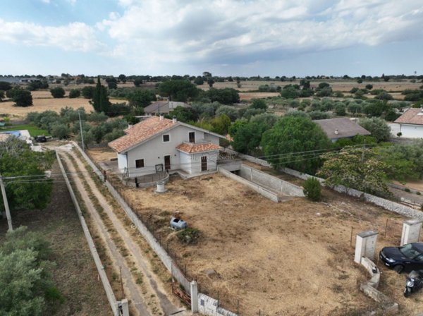 casa indipendente in vendita a Modica