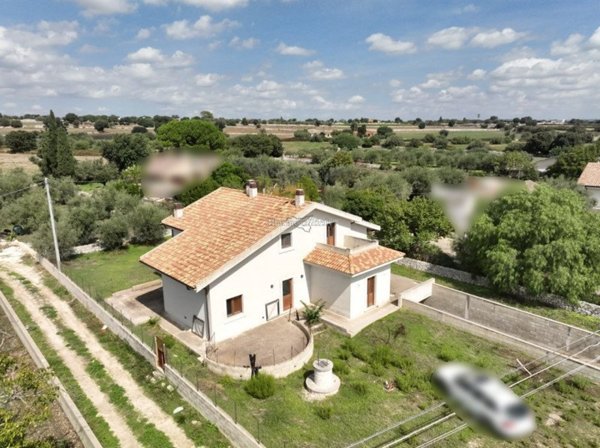casa indipendente in vendita a Modica