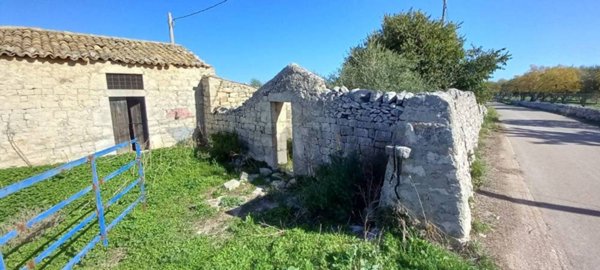 casa indipendente in vendita a Modica