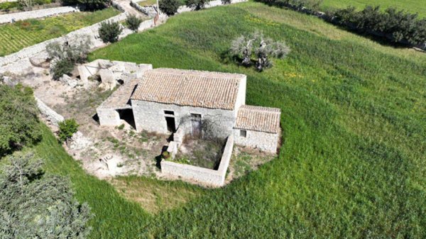 casa indipendente in vendita a Modica