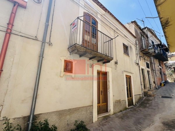 casa indipendente in vendita a Modica in zona Modica Bassa