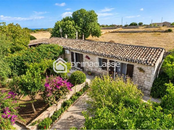 casa indipendente in vendita a Modica