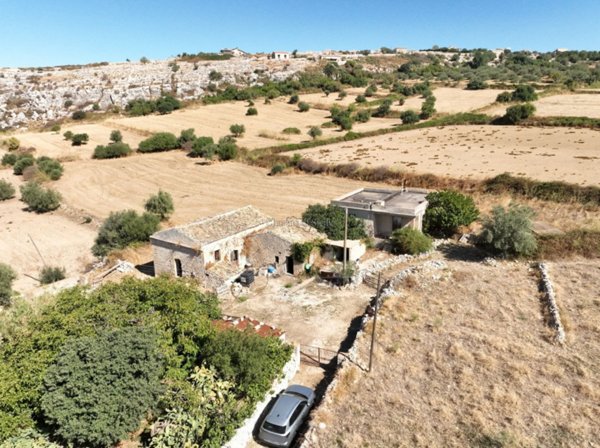 casa indipendente in vendita a Modica