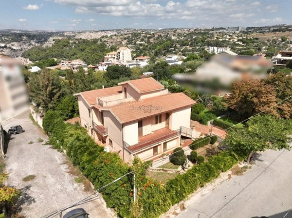 casa indipendente in vendita a Modica in zona Sacro Cuore