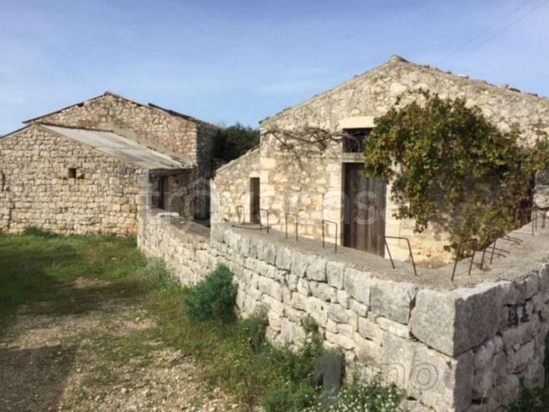 casa indipendente in vendita a Modica