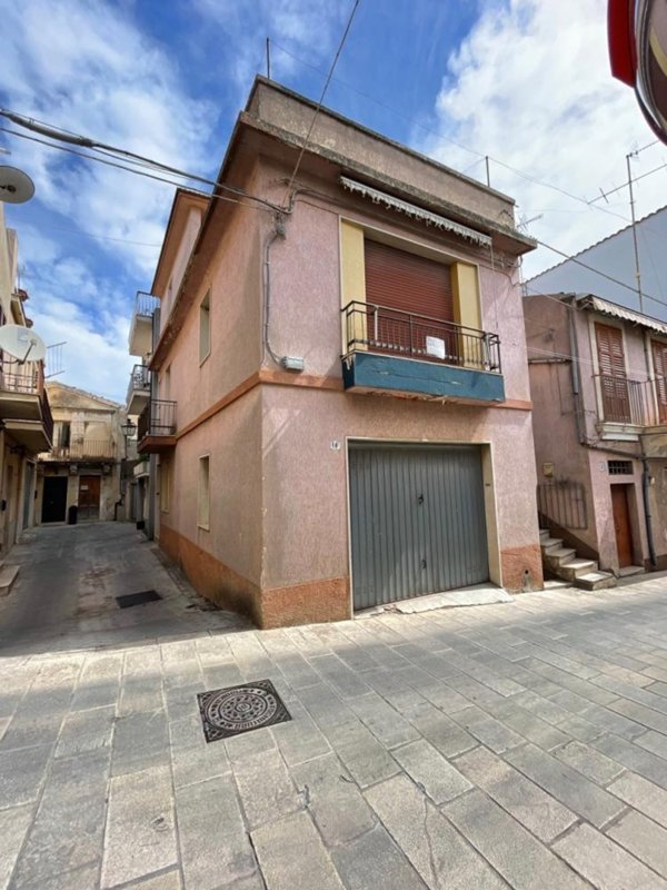 intera palazzina in vendita a Modica in zona Modica Alta