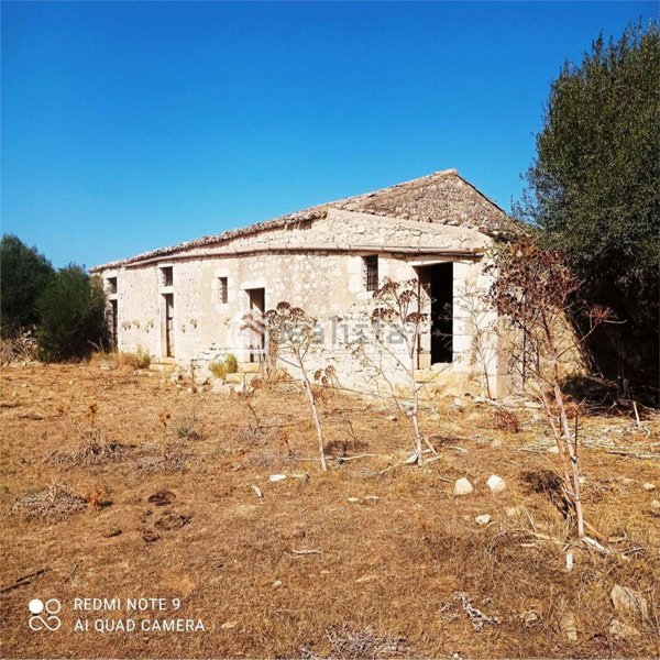 casa indipendente in vendita a Modica