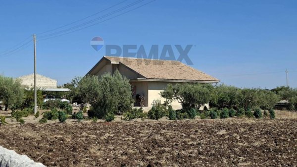 casa indipendente in vendita a Modica