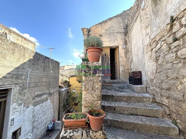 casa indipendente in vendita a Modica in zona Modica Bassa